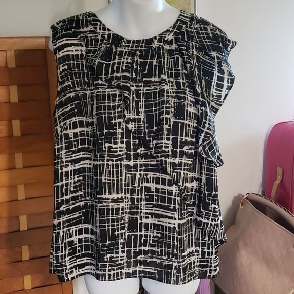 Michael kors black and white sleeveless top - Picture 2 of 7